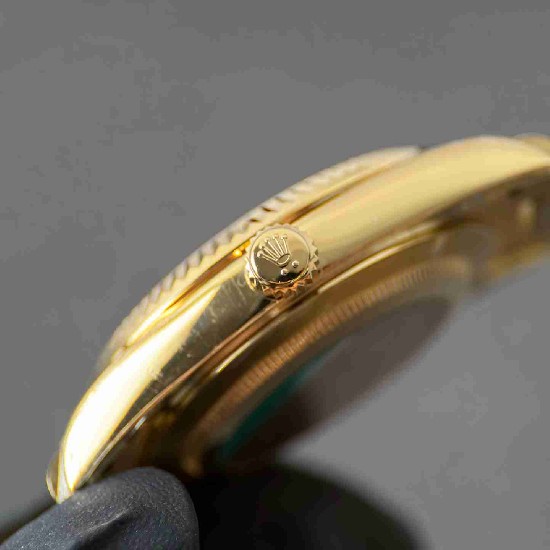 ROLEX   Day Date 40 RO2064 (18K gold 210g)