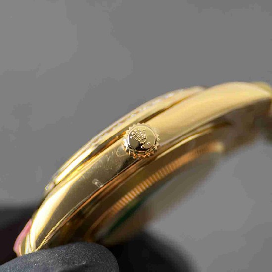 ROLEX   Day Date 40 RO2067 (18K gold 210g)