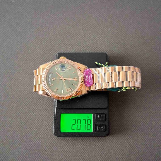 ROLEX   Day Date 40 RO2068 (18K gold 210g)
