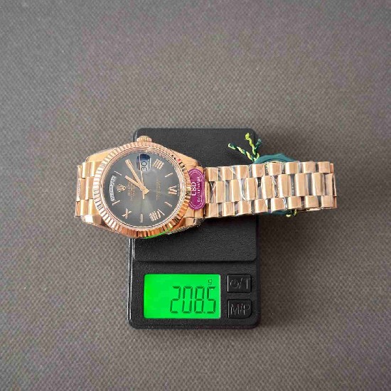 ROLEX   Day Date 40 RO2069 (18K gold 210g)