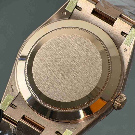 ROLEX   Day Date 40 RO2069 (18K gold 210g)