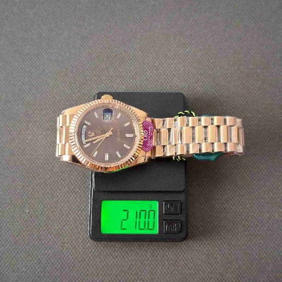 ROLEX   Day Date 40 RO2070 (18K gold 210g)