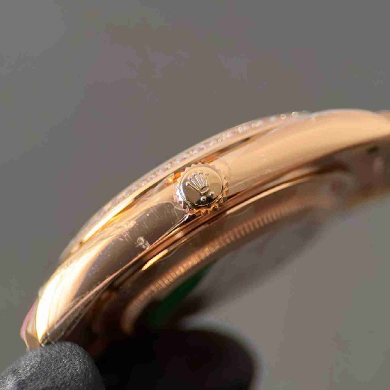 ROLEX   Day Date 40 RO2071 (18K gold 210g)