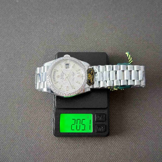 ROLEX   Day Date 40 RO2074 (18K gold 210g)