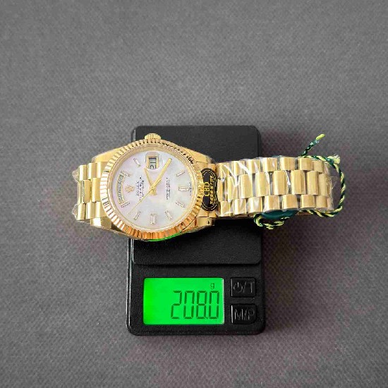 ROLEX   Day Date 40 RO2076 (18K gold 210g)
