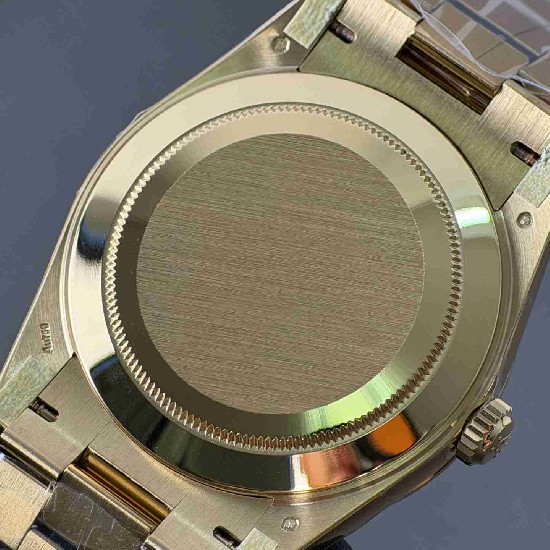 ROLEX   Day Date 40 RO2076 (18K gold 210g)