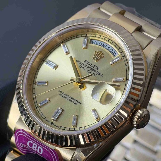 ROLEX   Day Date 40 RO2080 (18K gold 210g)