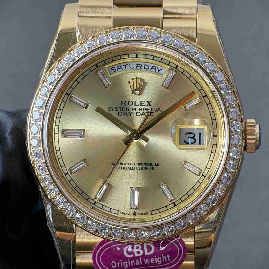 ROLEX   Day Date 40 RO2084 (18K gold 210g)