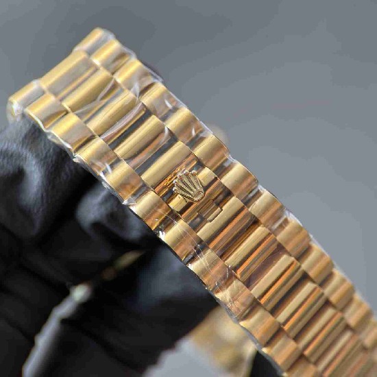 ROLEX   Day Date 40 RO2084 (18K gold 210g)
