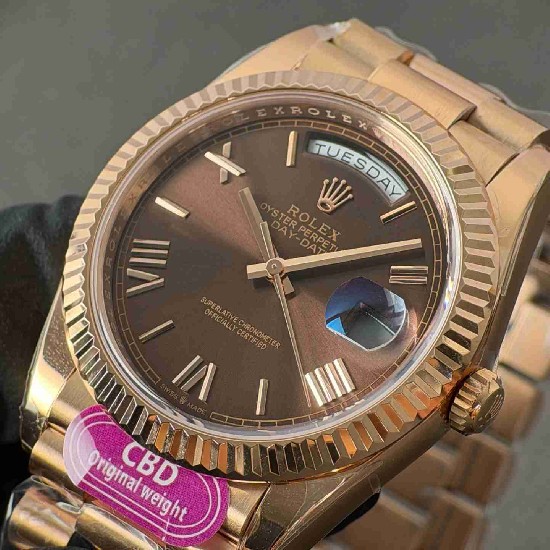 ROLEX   Day Date 40 RO2085 (18K gold 210g)