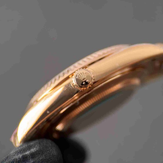 ROLEX   Day Date 40 RO2087 (18K gold 210g)