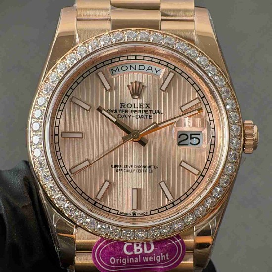 ROLEX   Day Date 40 RO2091 (18K gold 210g)
