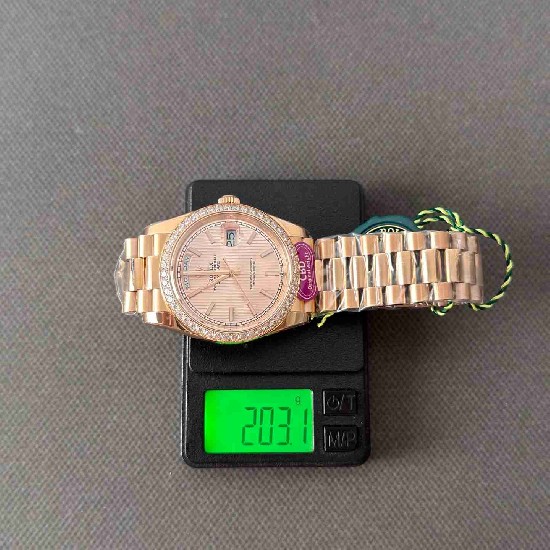 ROLEX   Day Date 40 RO2091 (18K gold 210g)