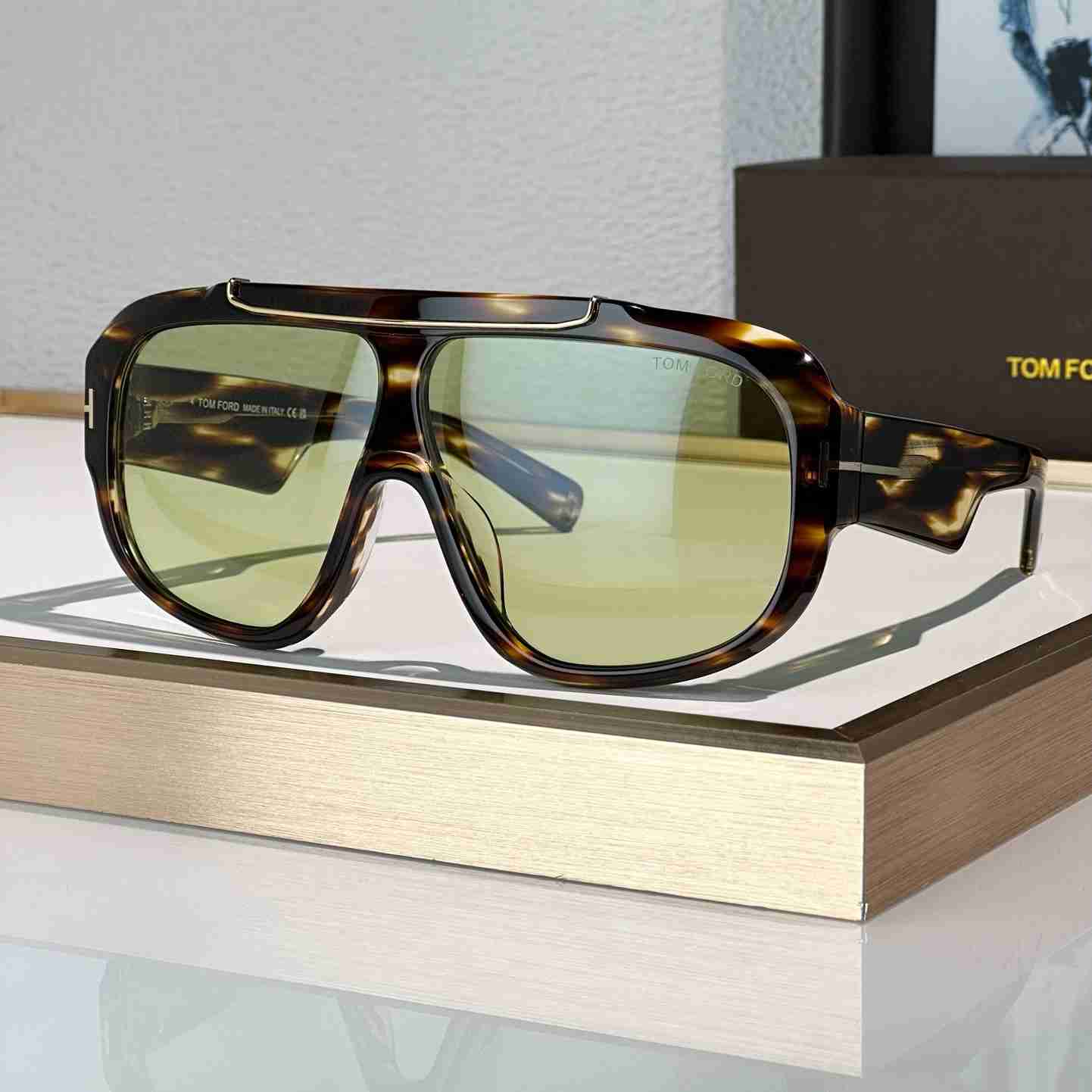 TOM  FORD sunglasses