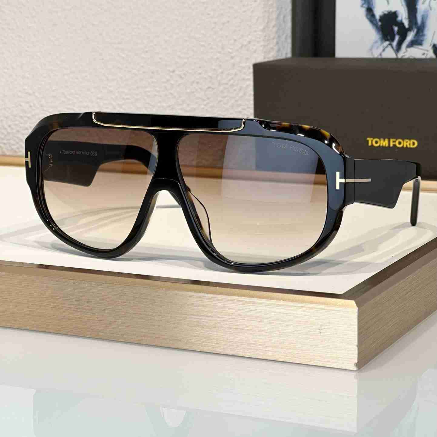 TOM  FORD sunglasses