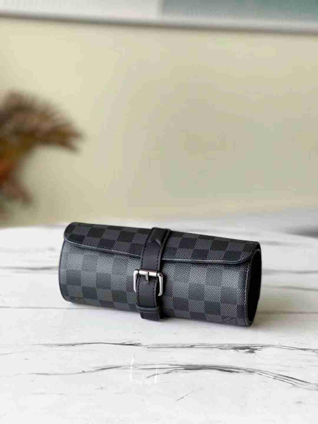 Watch case WA0019
