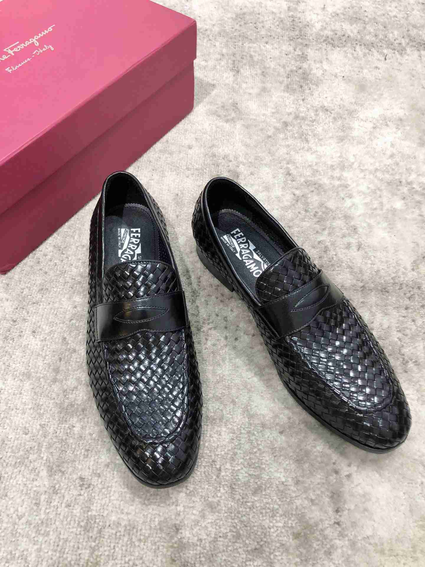 Salvatore Ferragamo SF0024