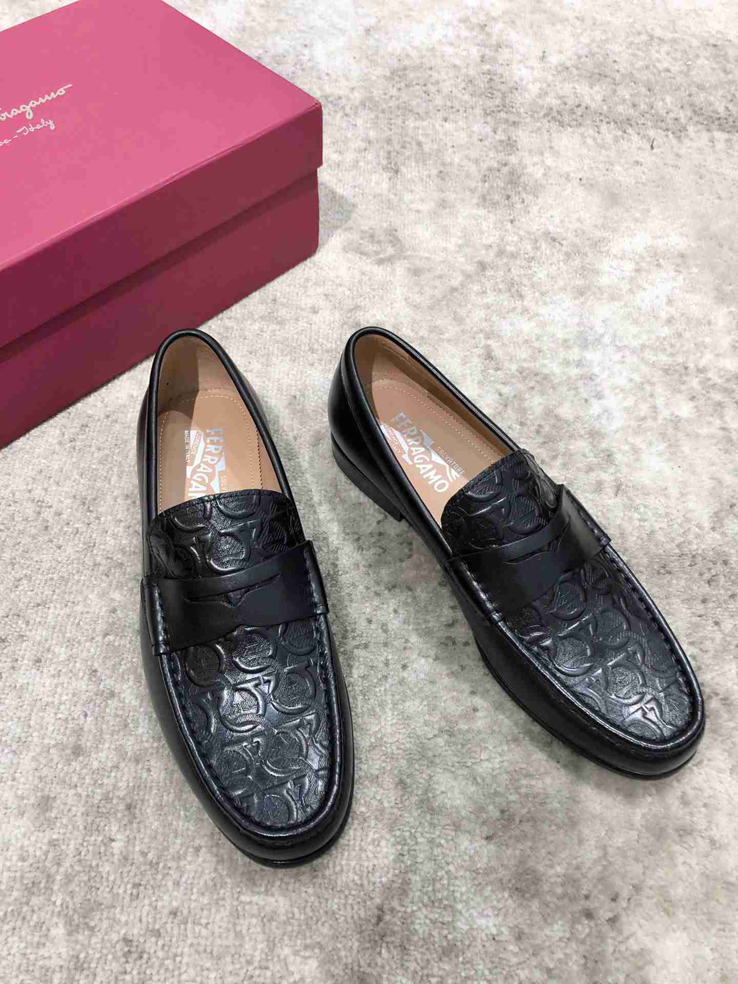 Salvatore Ferragamo SF0026