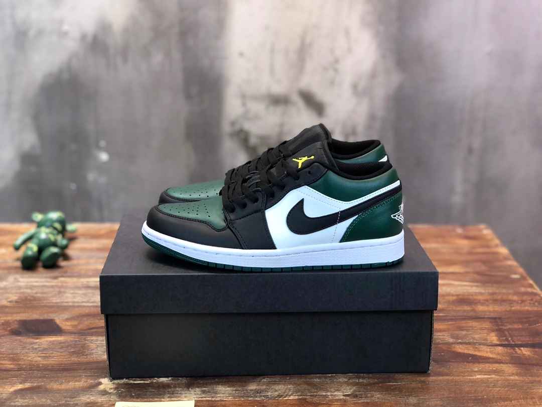 ‌Air Jordan AJ0100