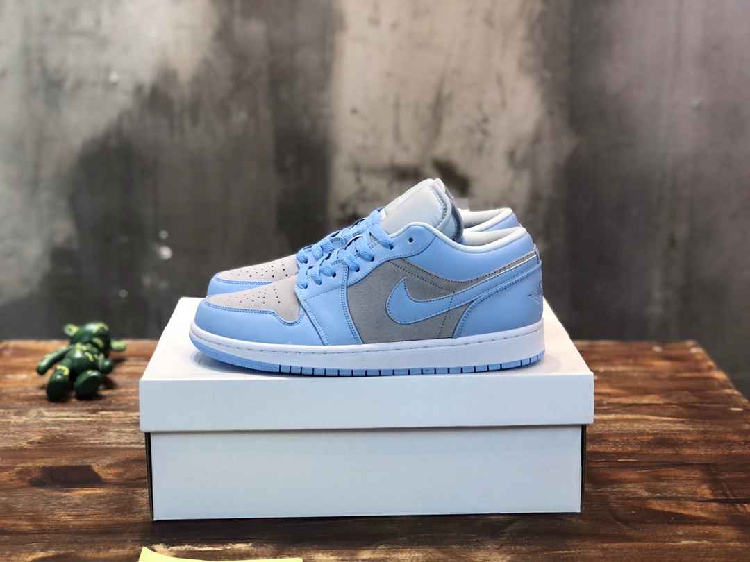 ‌Air Jordan AJ0121