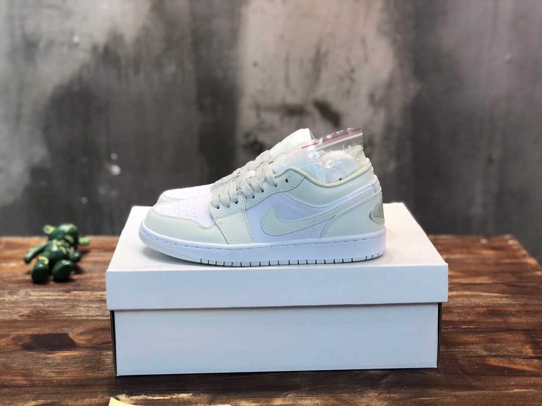 ‌Air Jordan AJ0122