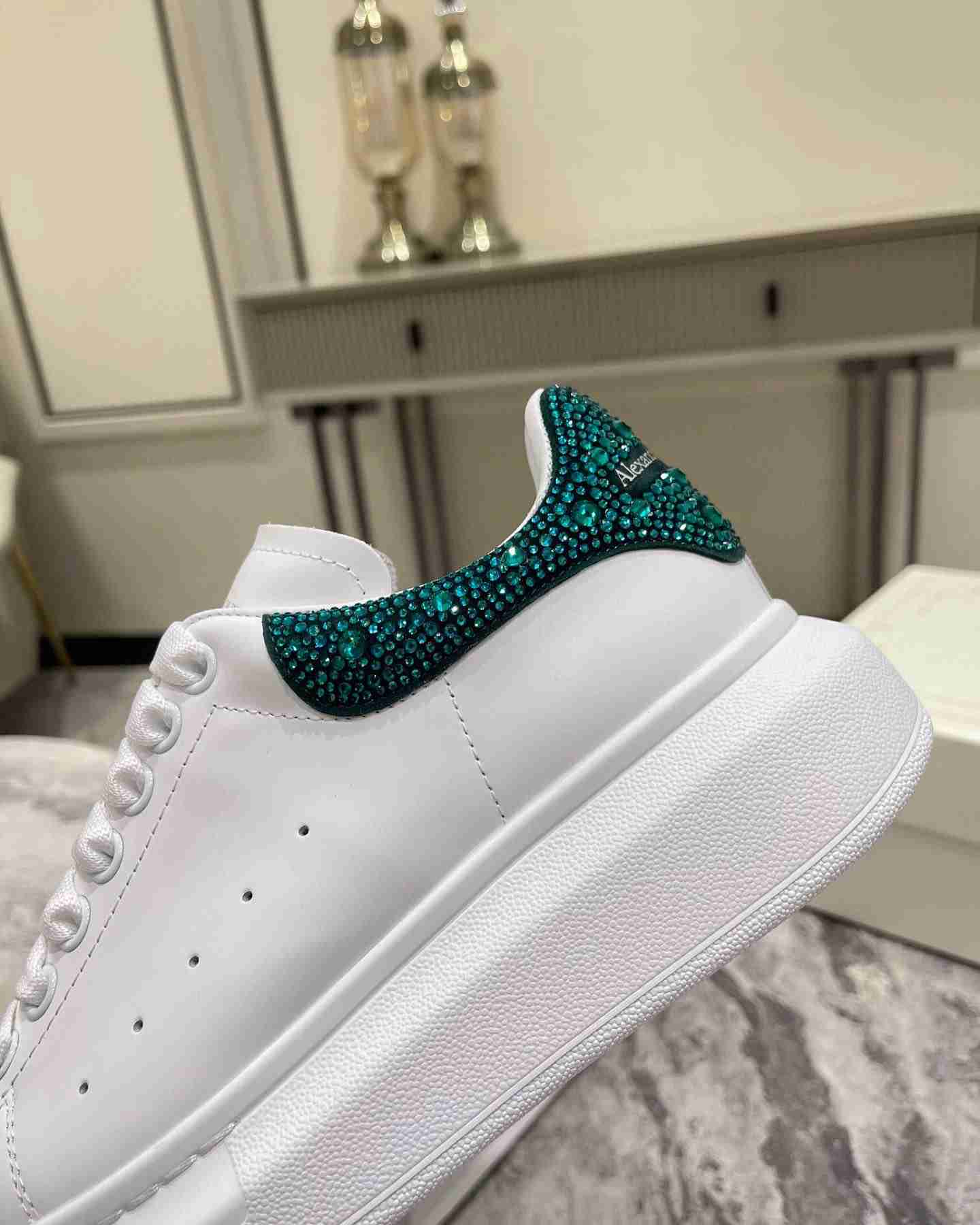 Alexander McQueen AM0058