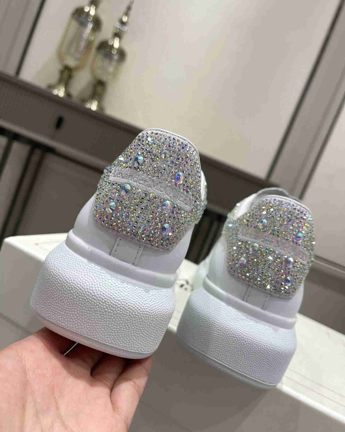 Alexander McQueen AM0063
