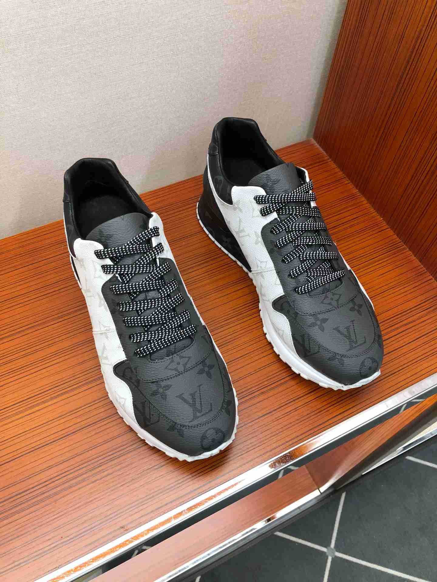 LV  sneakers LU0203