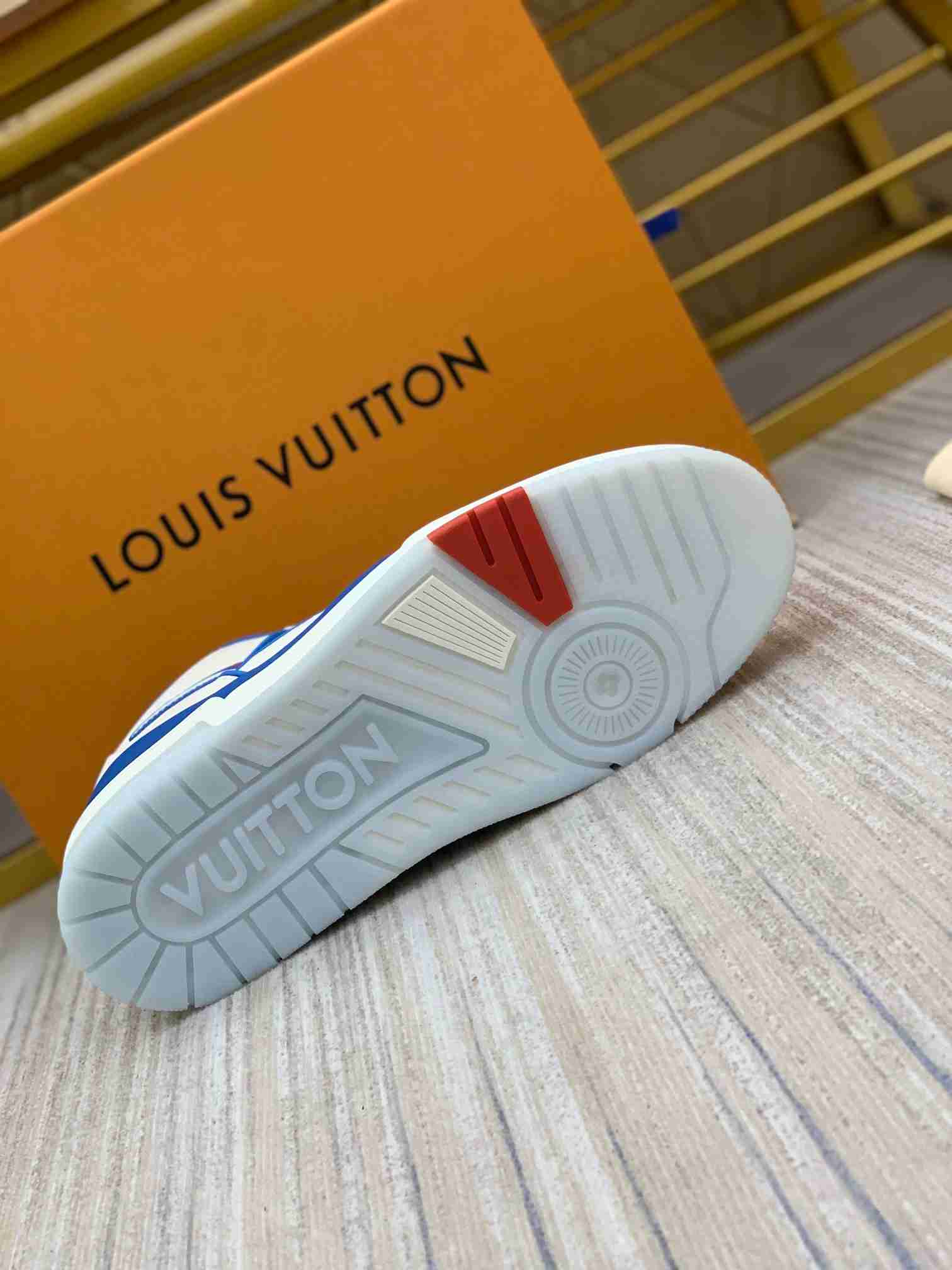 LV  sneakers LU0252