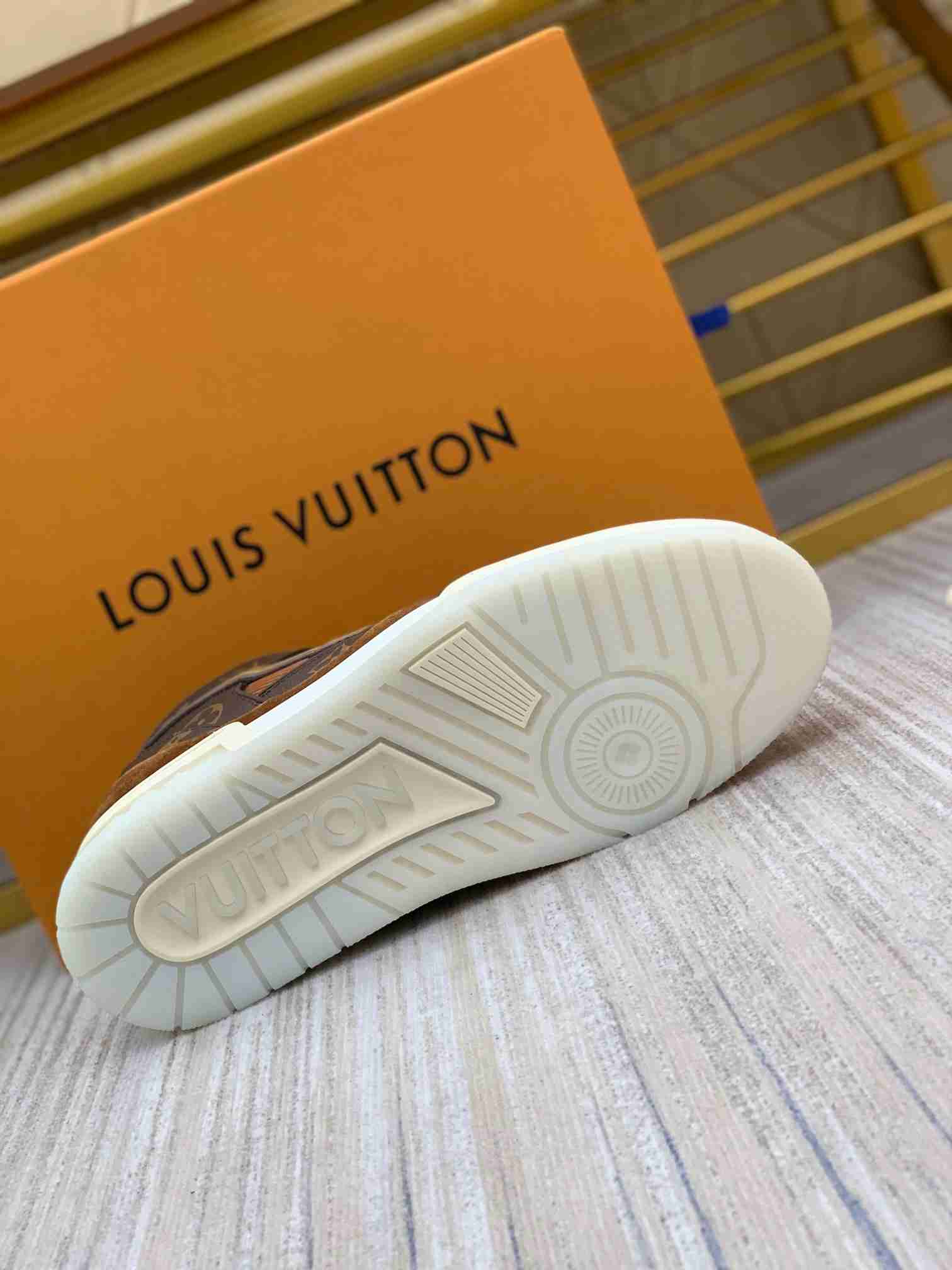 LV  sneakers LU0253