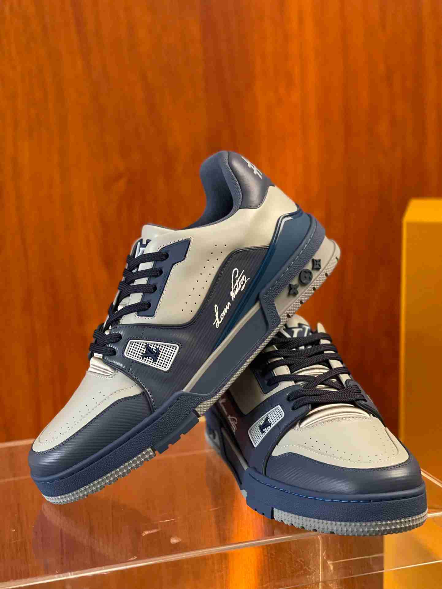 LV   sneakers LU0266