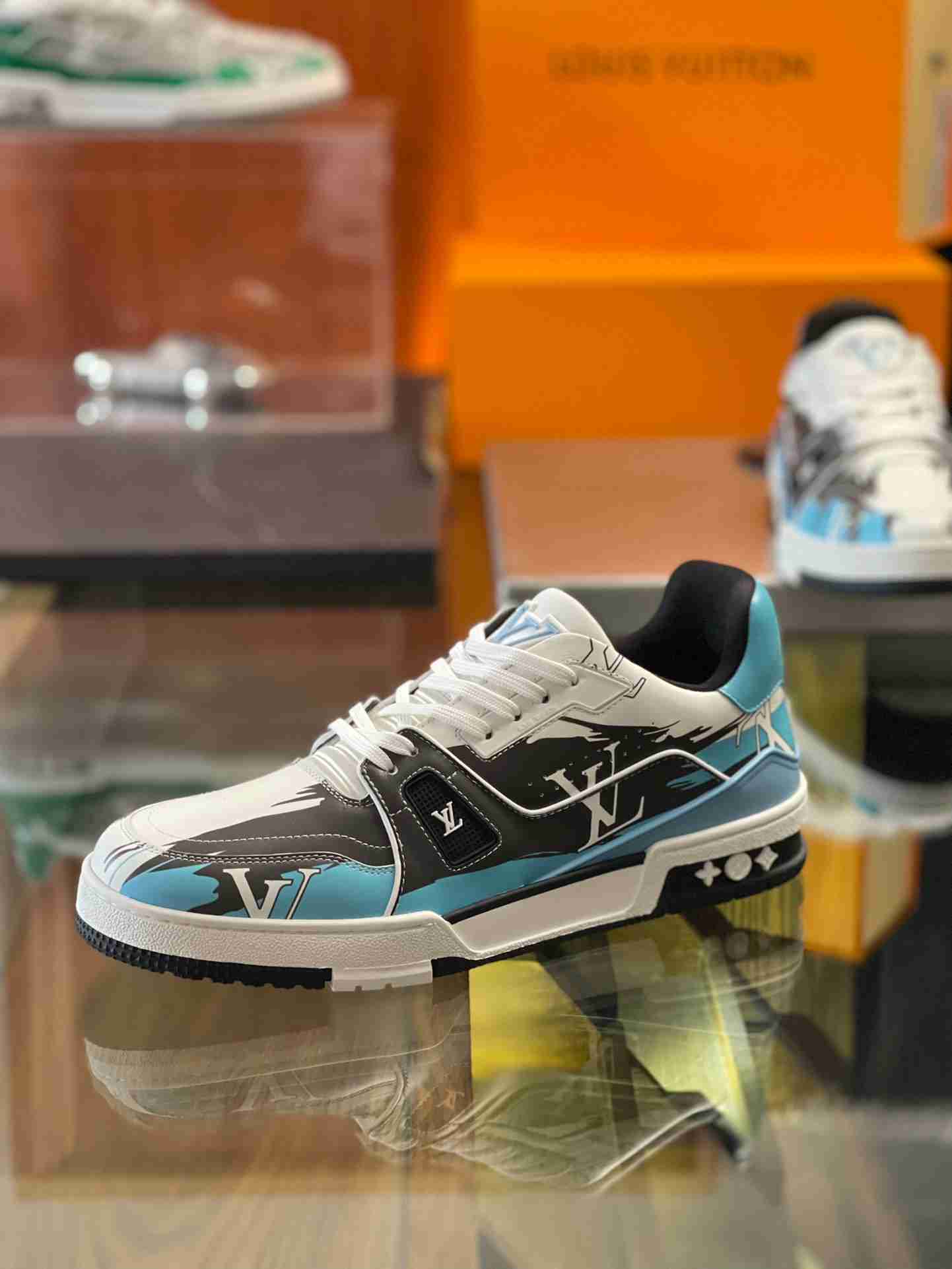 LV   sneakers LU0267