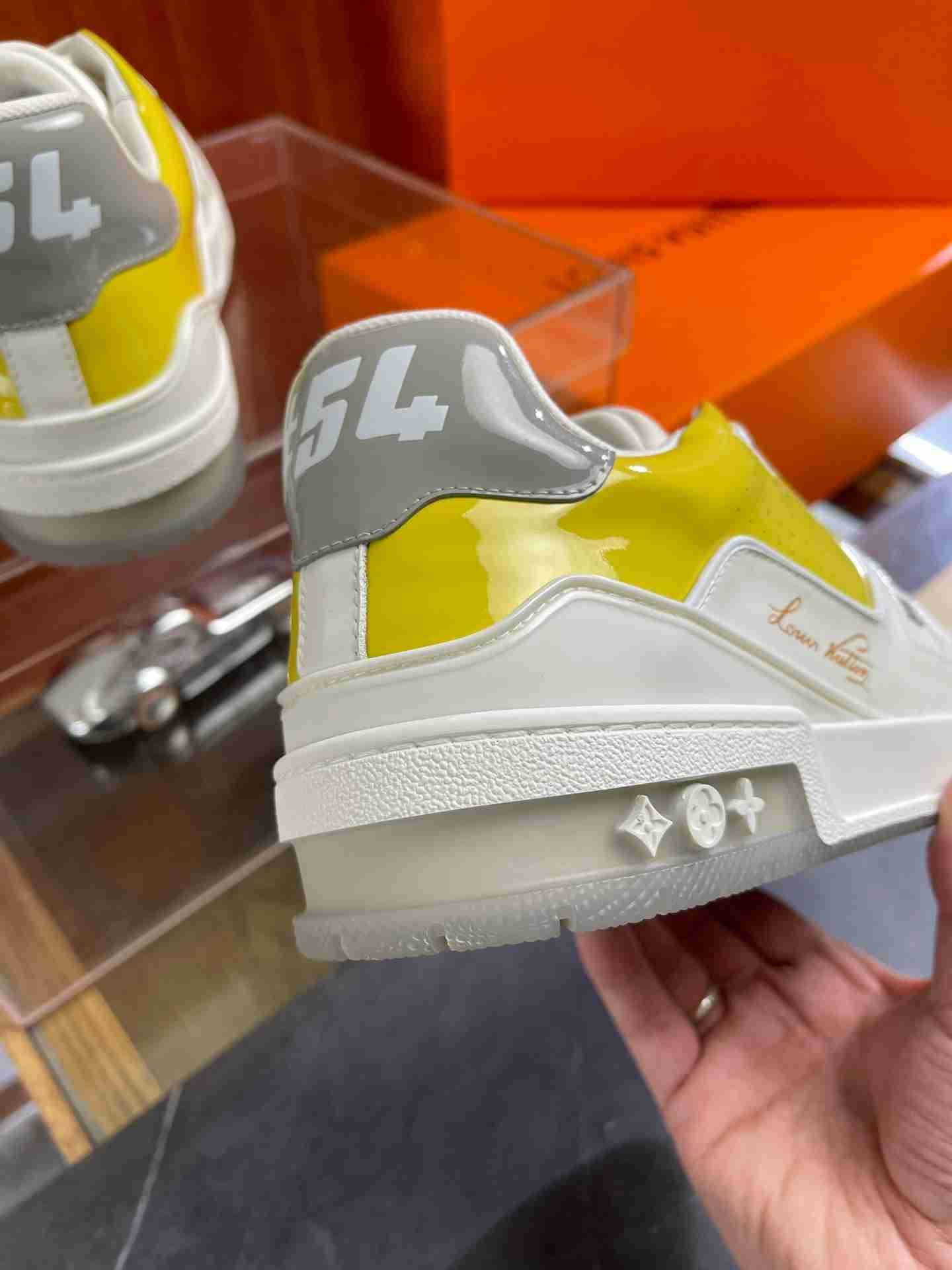 LV   sneakers LU0272