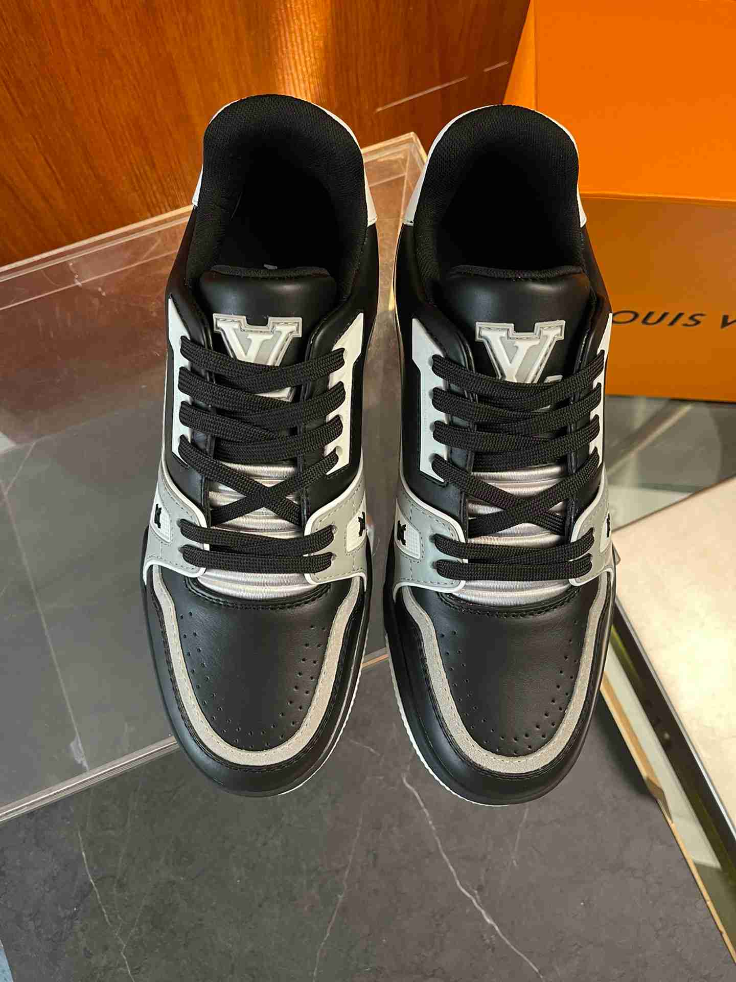 LV   sneakers LU0273