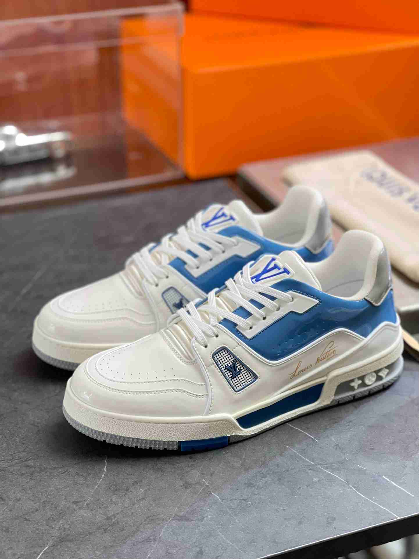 LV   sneakers LU0274