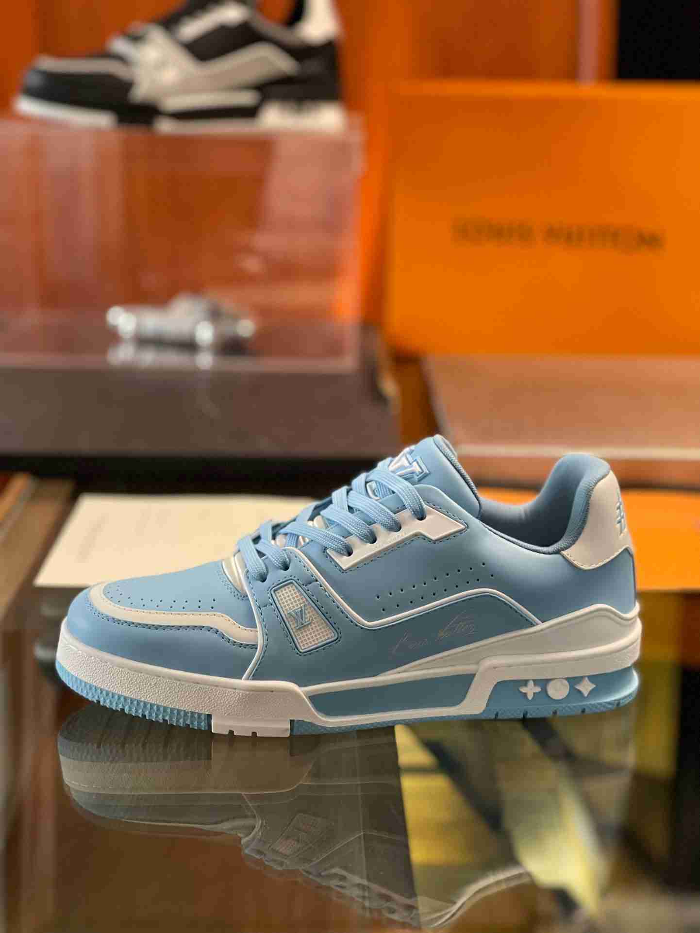 LV   sneakers LU0275