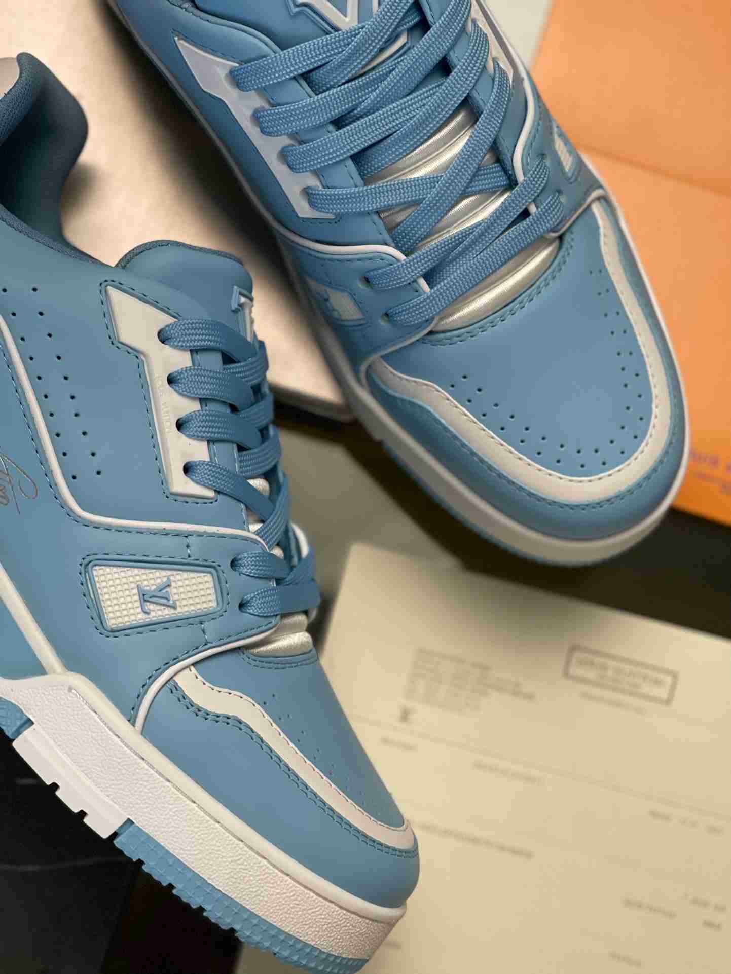 LV   sneakers LU0275