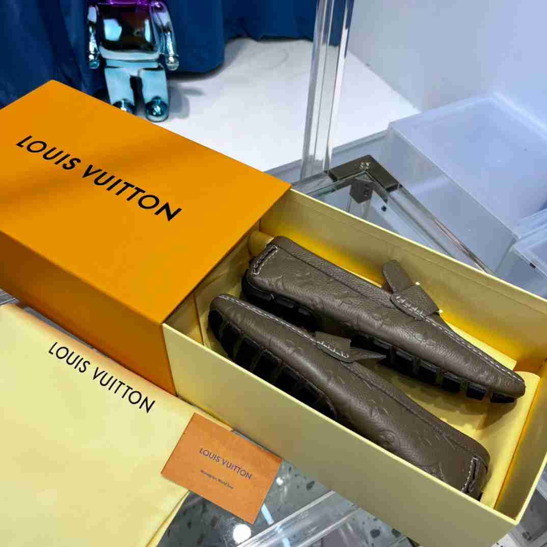LV   sneakers LU0305