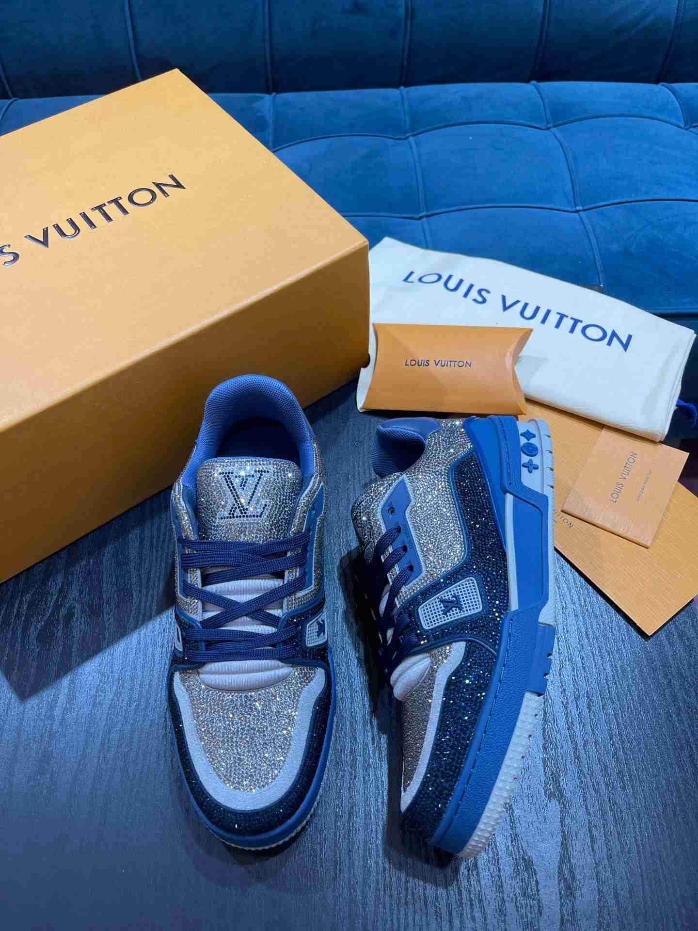 LV   sneakers LU0311