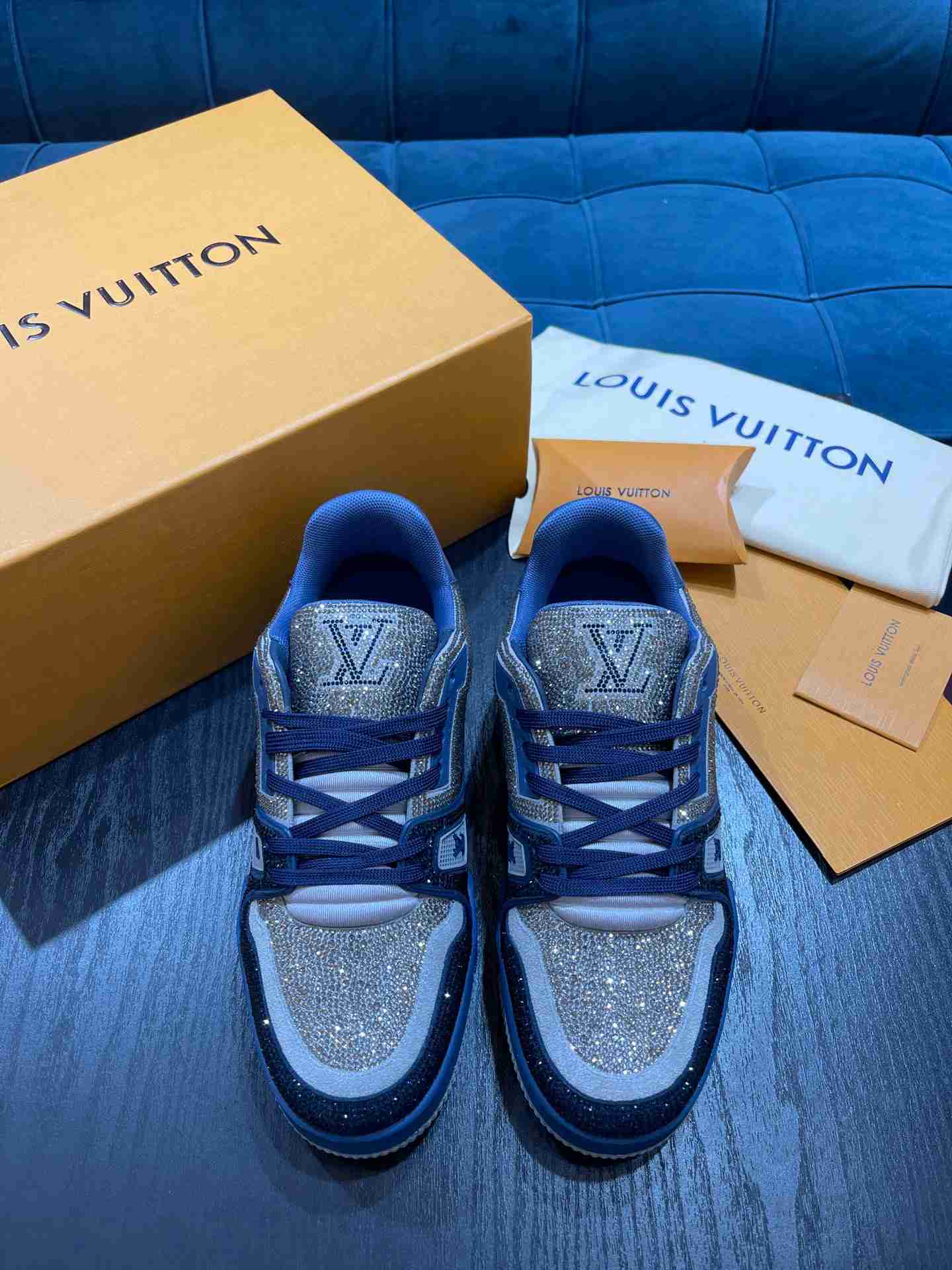 LV   sneakers LU0311