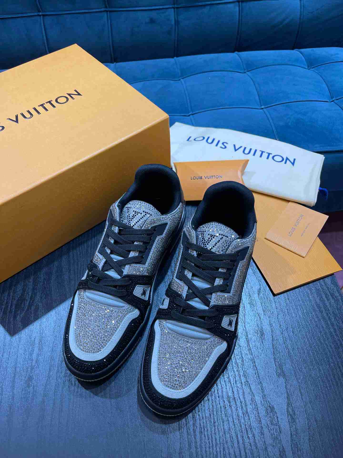 LV   sneakers LU0312