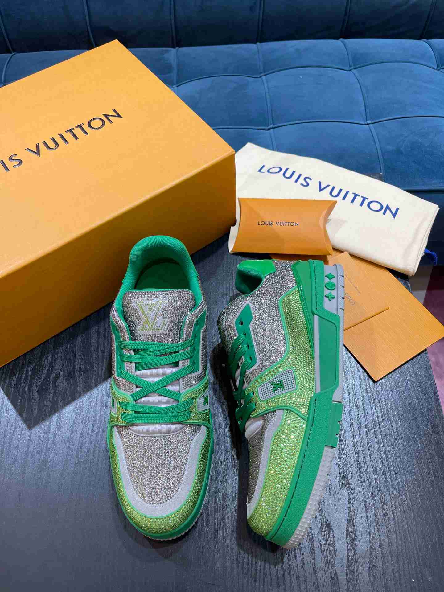 LV   sneakers LU0313