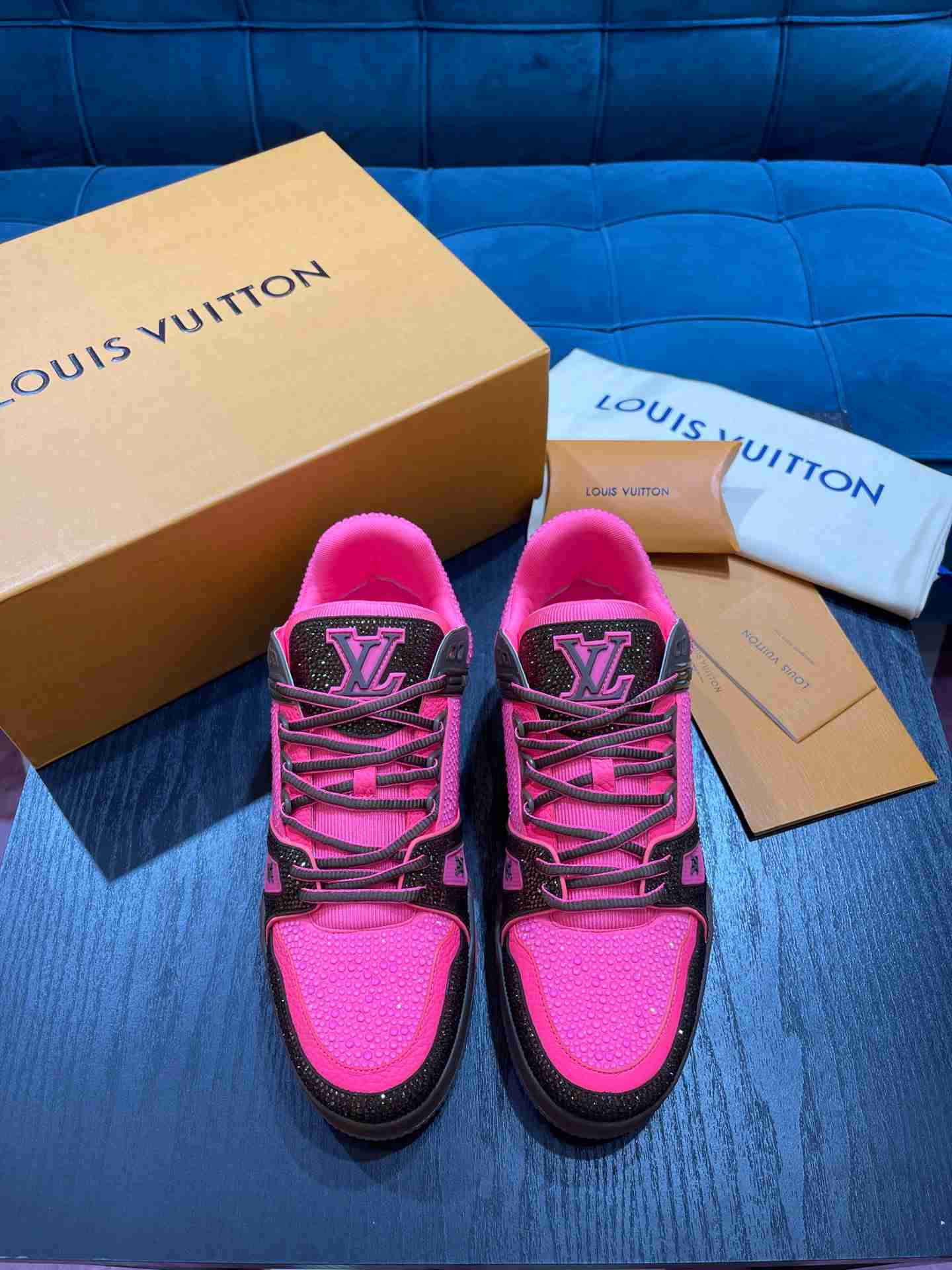 LV   sneakers LU0317