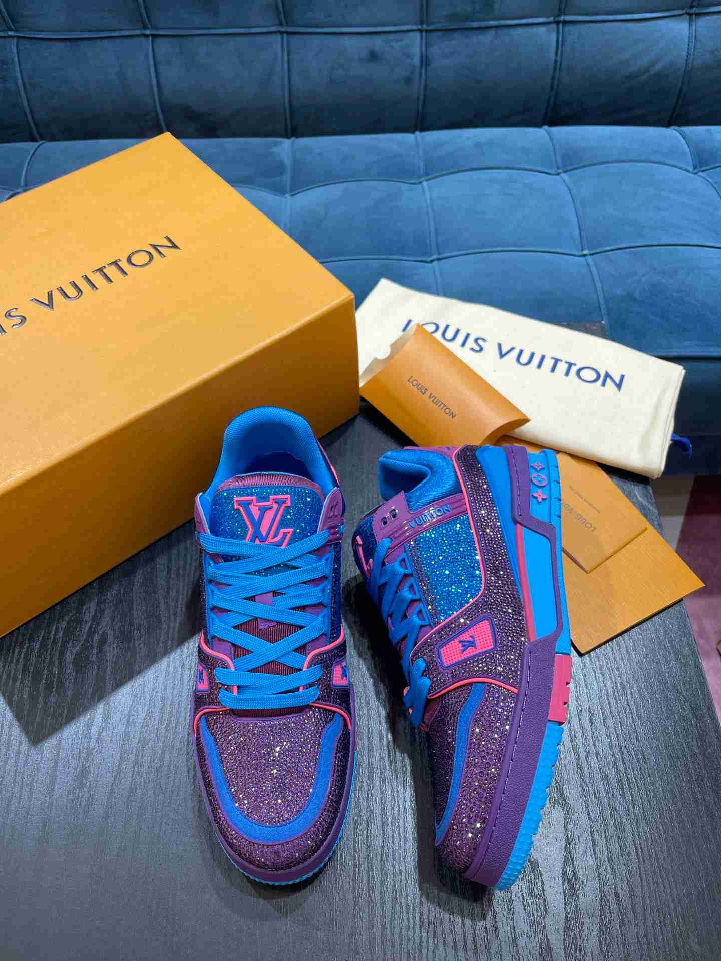 LV   sneakers LU0318