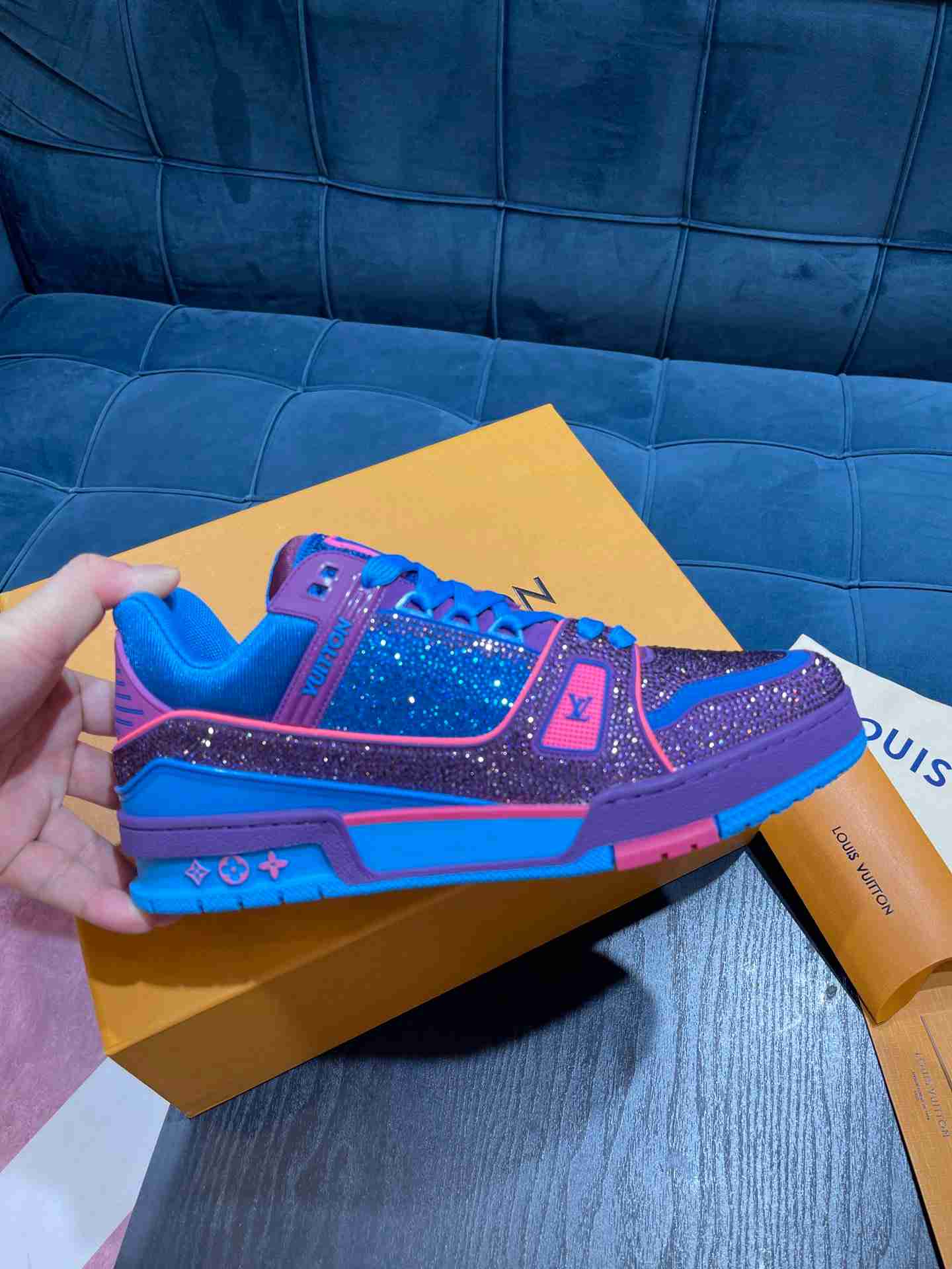 LV   sneakers LU0318