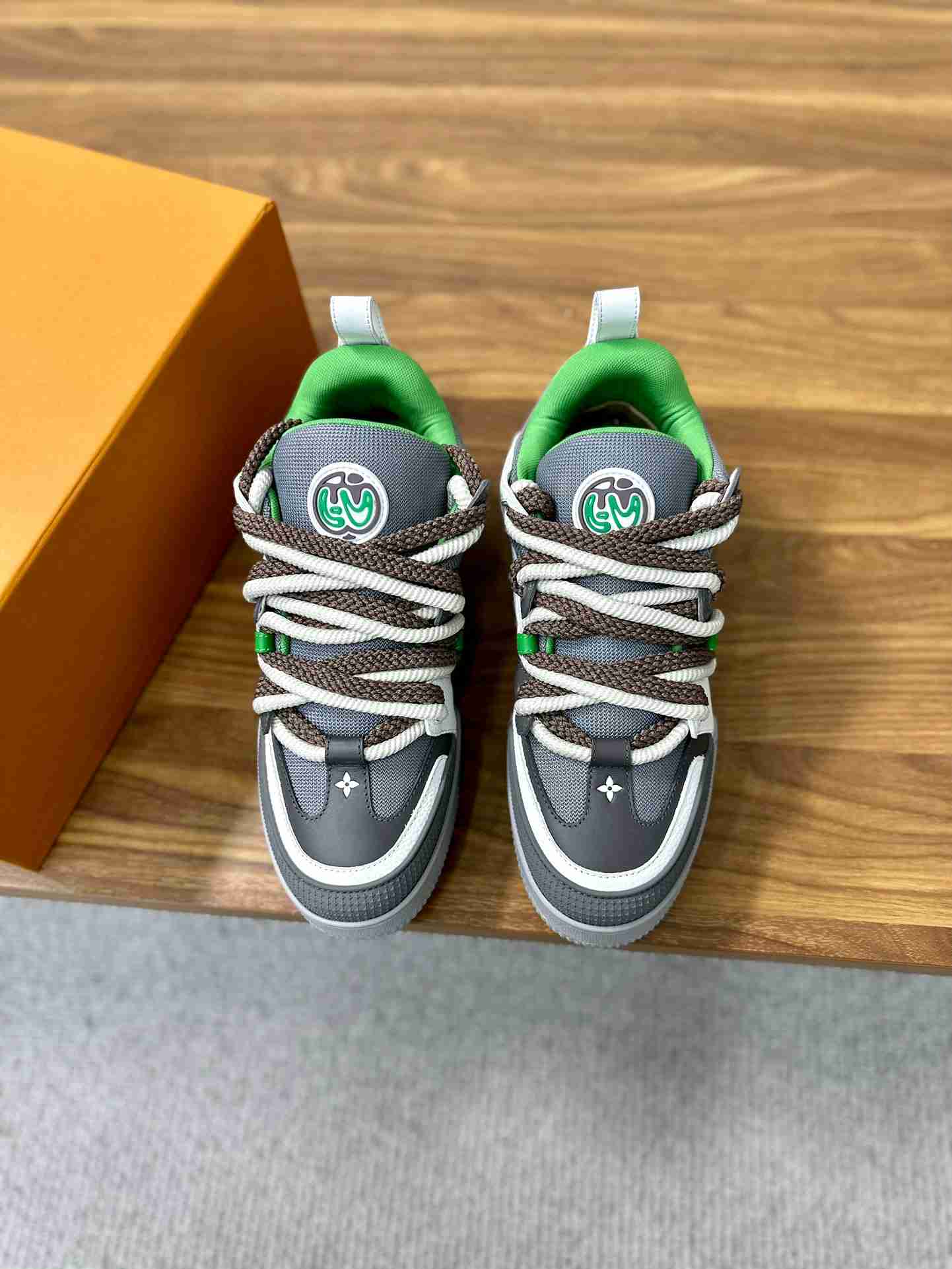 LV    sneakers LU0356