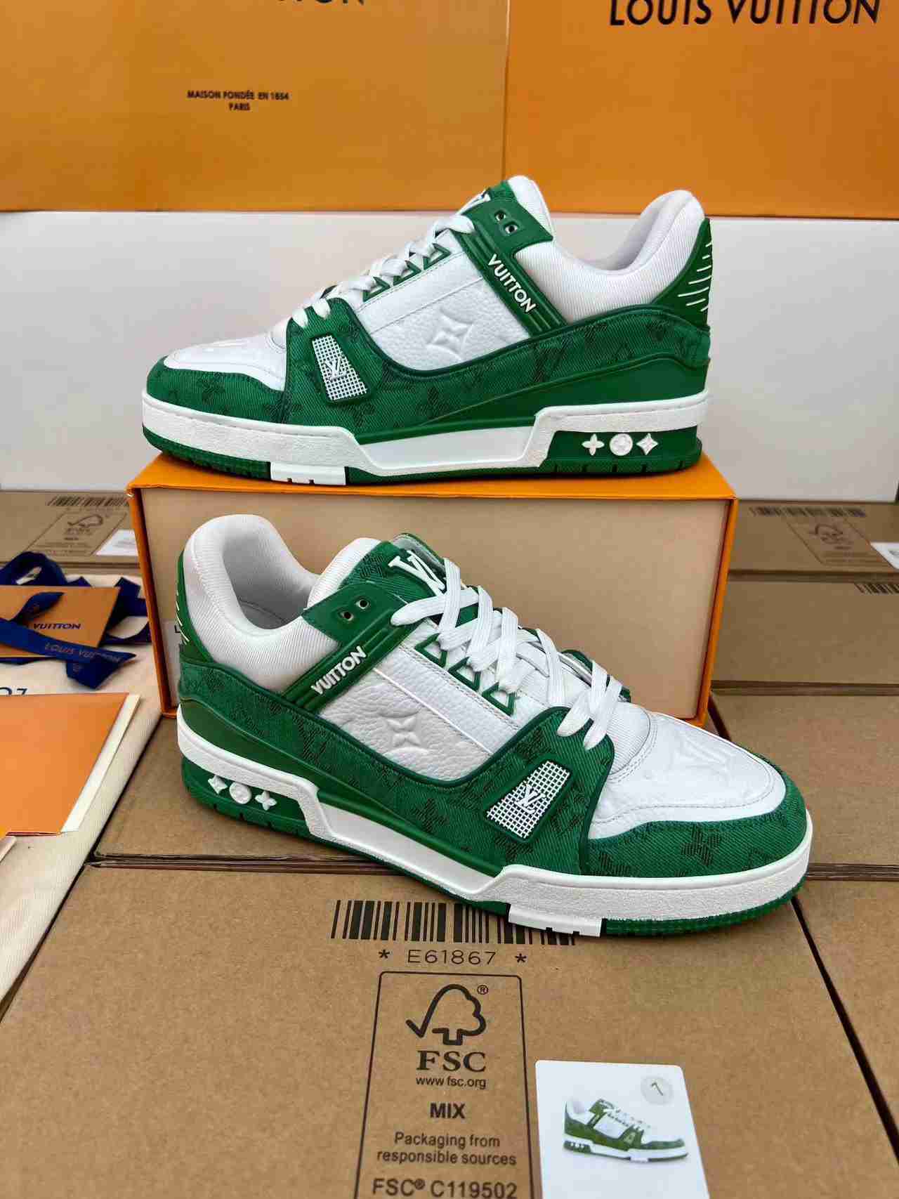 LV    sneakers LU0379