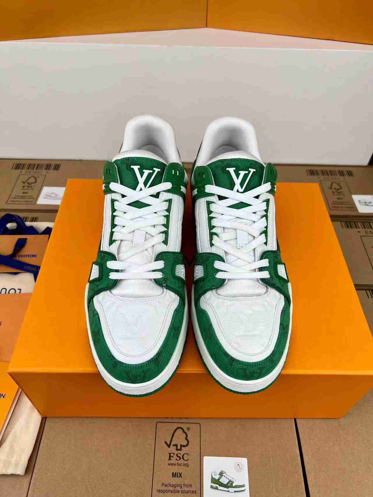 LV    sneakers LU0379