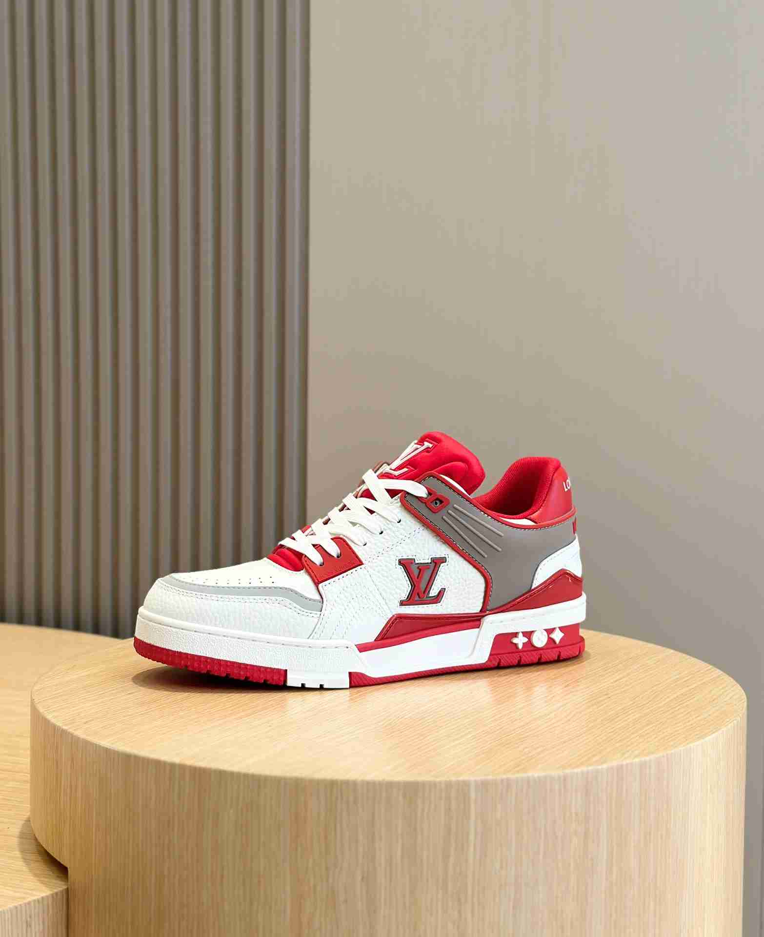 LV    sneakers LU0432