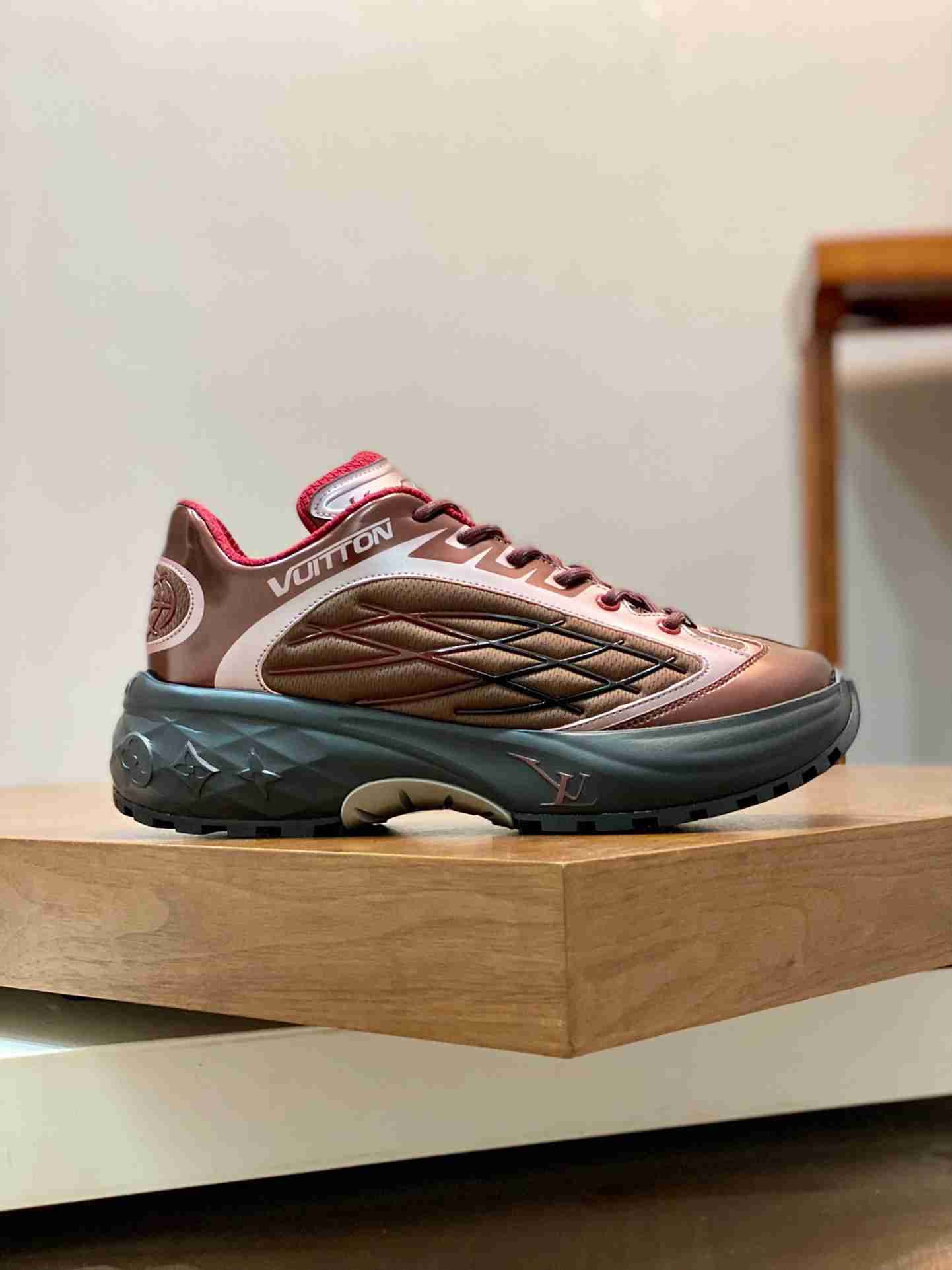 LV    sneakers LU0436